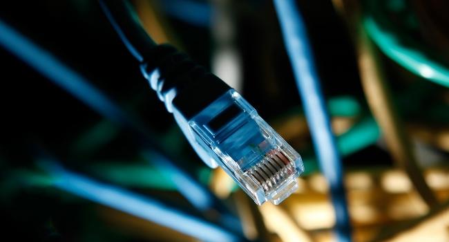 Anatel abre consulta pública sobre franquia na banda larga fixa