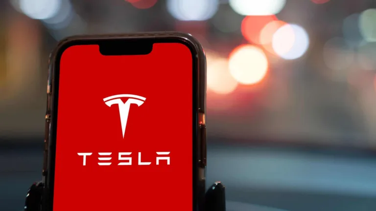 Promessa da Tesla de expandir o serviço de robotáxi provoca ‘crise’ nos EUA; entenda