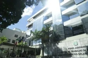 Prompt injection TRT-8: primeira multa do Brasil por IA 2 IA e processo judicial: entre a fraude e o erro no prompt injection