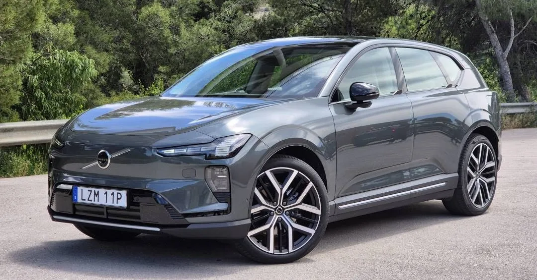Volvo EX60 Brasil: SUV elétrico com IA nativa chega em outubro por R$ 560 mil 4 Volvo EX60 vs concorrência no Brasil: preço e posicionamento